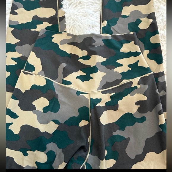 Aerie Large Offline Real Me 7/8 Camo Leggings NWT - Picture 11 of 12
